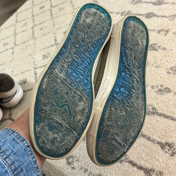 Green Casual Sneakers - Picture 3 of 4